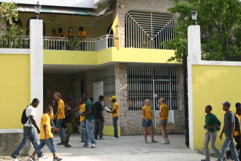 Εθελοντές Λειτουργοί της Σαηεντολογίας στην Αϊτή.